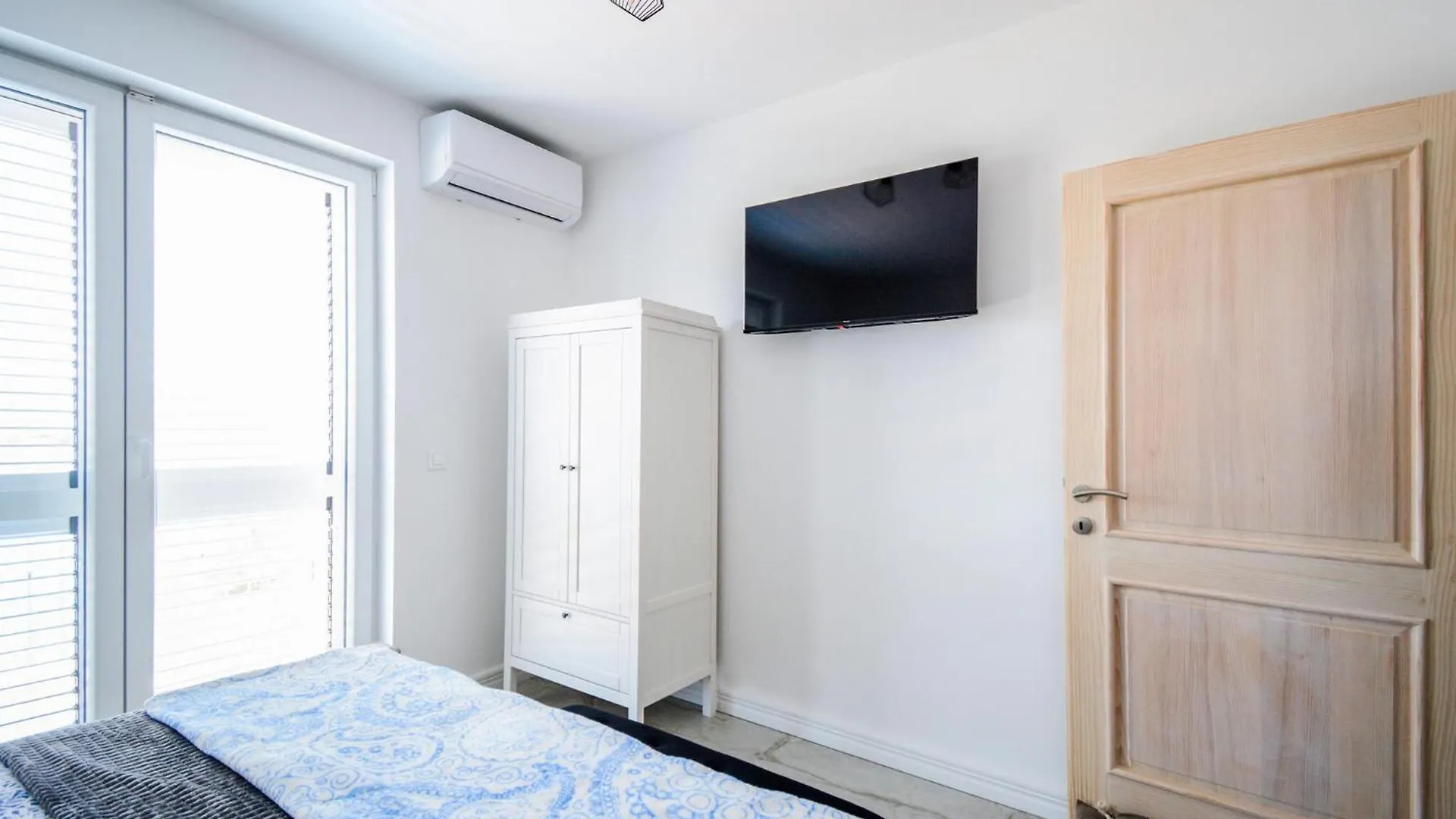Gorgeous Home In Veli Rat With Wifi 0*,  Croatia
